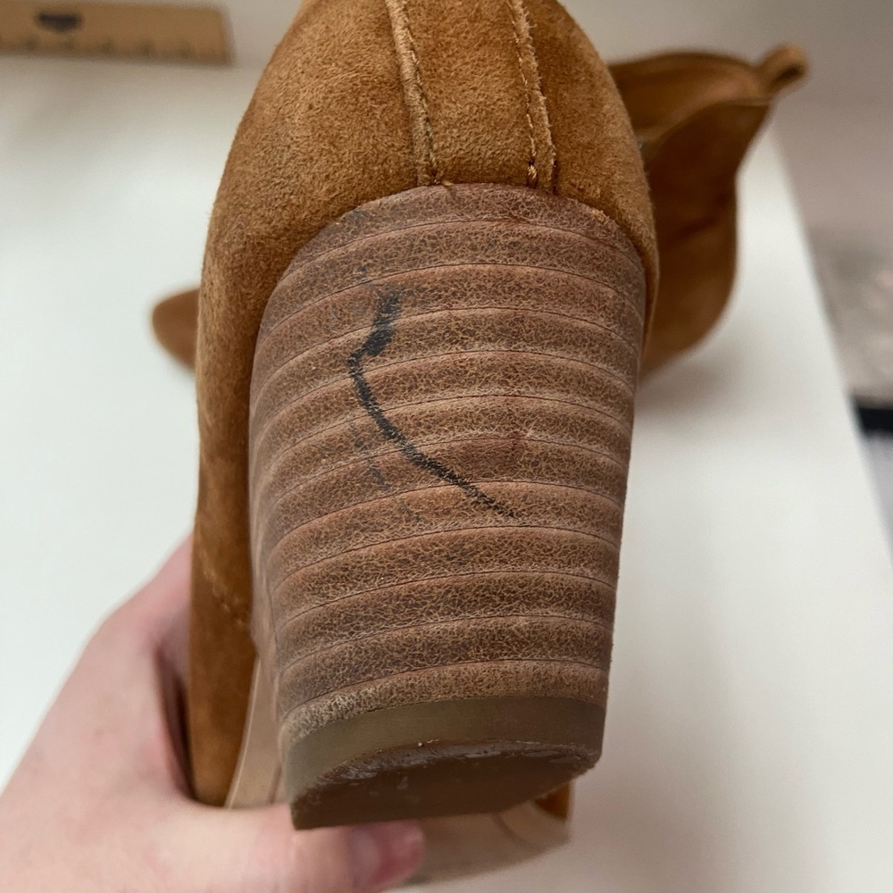🔴5/$15 DV by Dolce Vita Tan Suede Ankle Booties - Picture 7 of 12